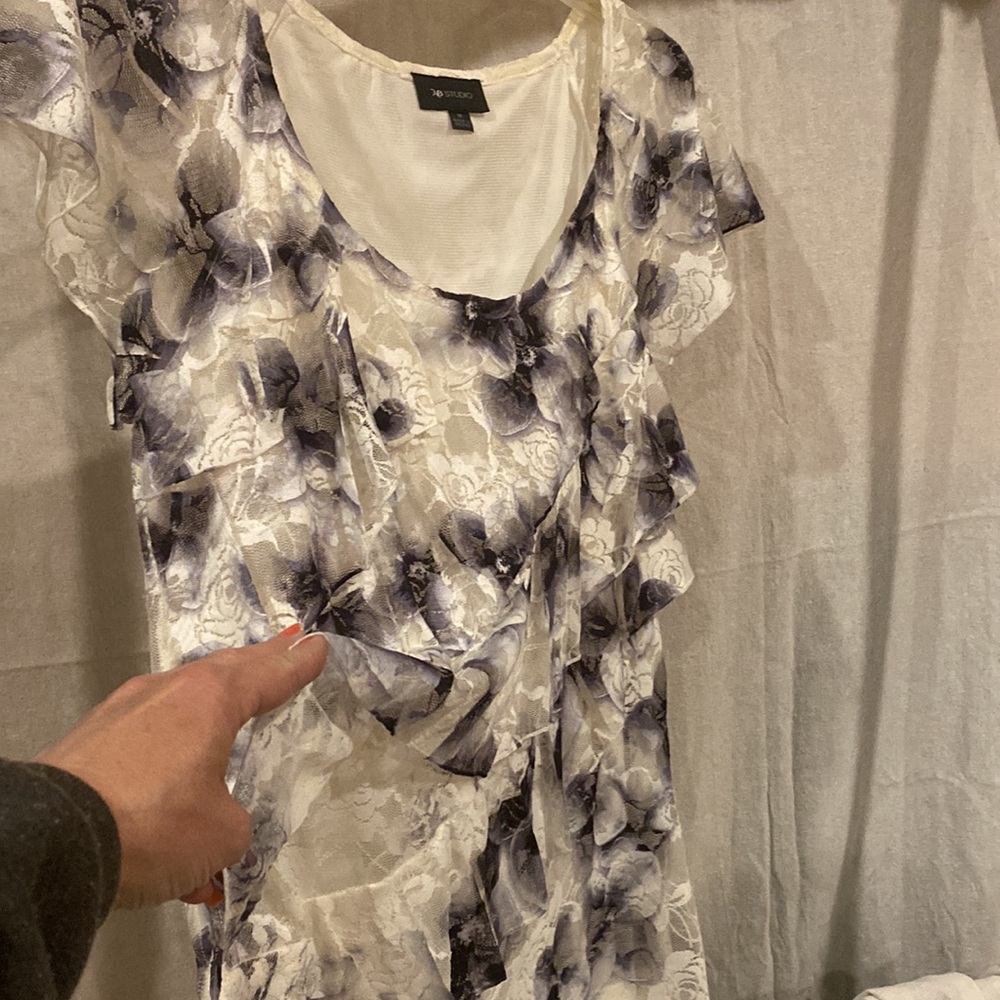 Layered ruffle top - Picture 2 of 8